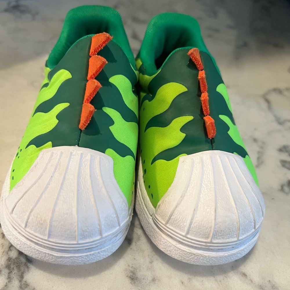 ADIDAS Sneakers!